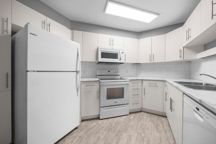 Property Photo: 32669 George Ferguson Way 208 BC V2T 4E4