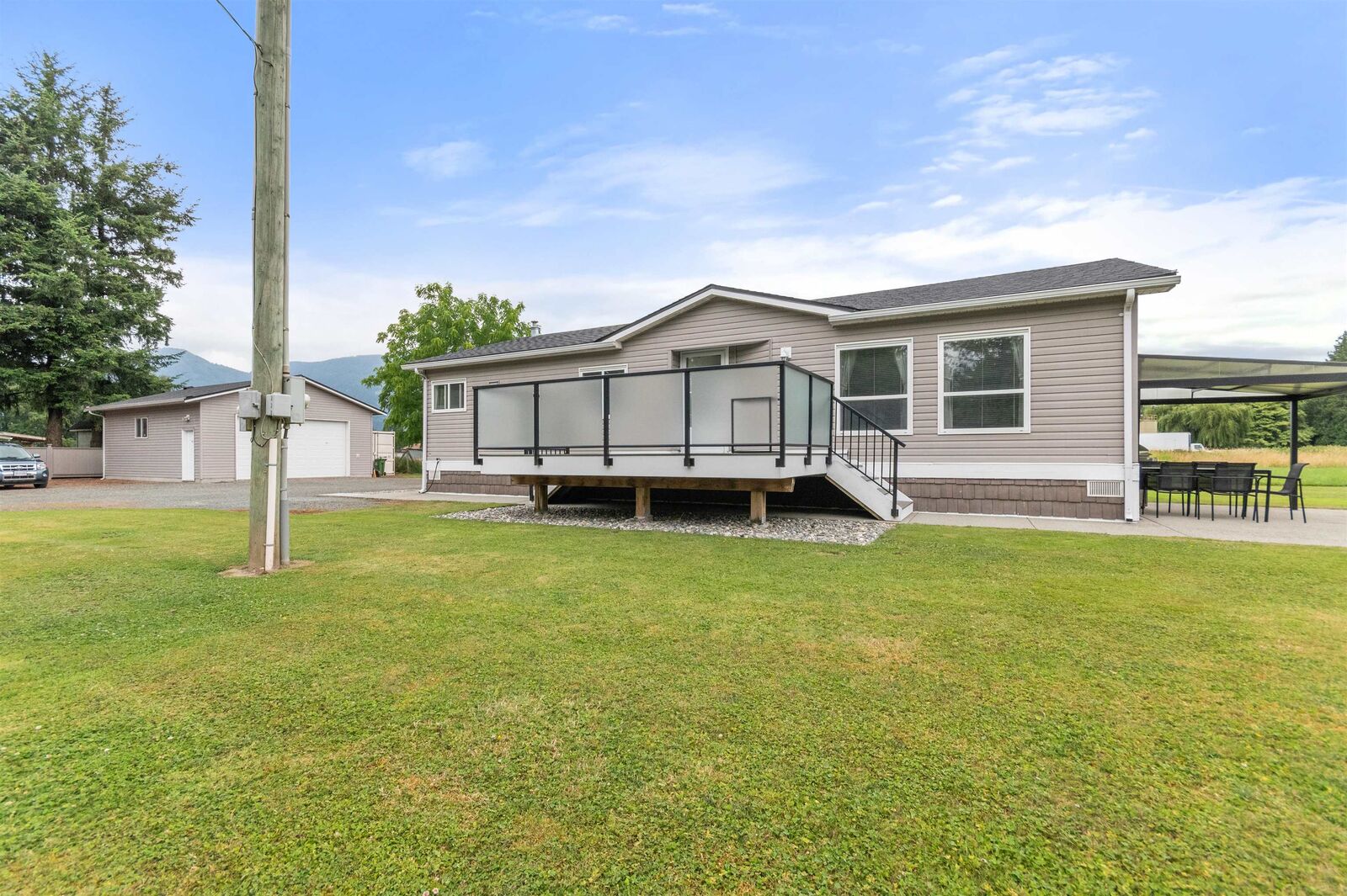 Property Photo:  41725 Hare Avenue  BC V2R 5E9 