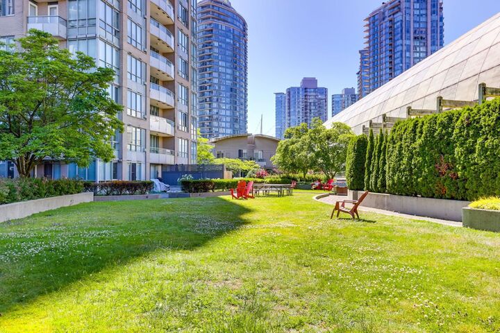 Property Photo:  63 Keefer Place Th3  BC V6B 6N6 