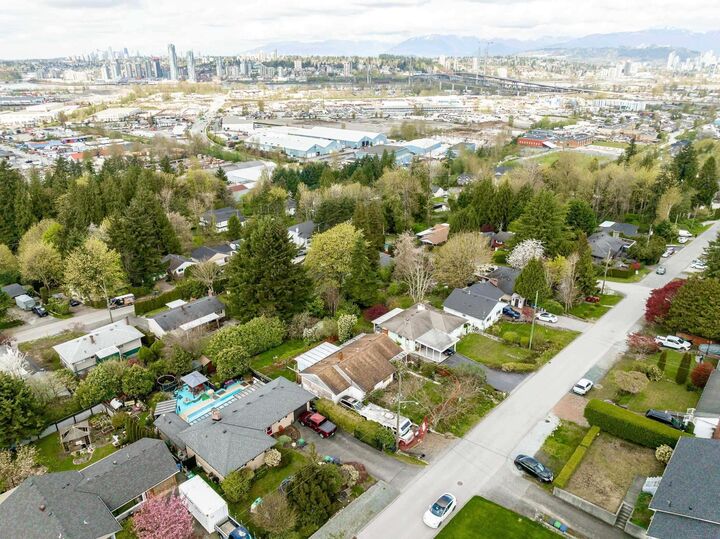 Property Photo: 10259 124A Street BC V3V 4W7