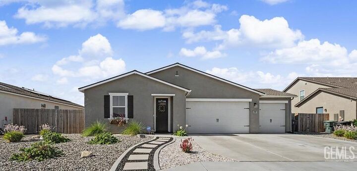 Property Photo: 7717 Ridge Forest Drive CA 93313