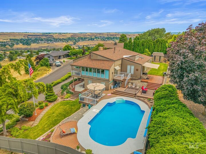Property Photo: 2618 Grandview Drive WA 99403