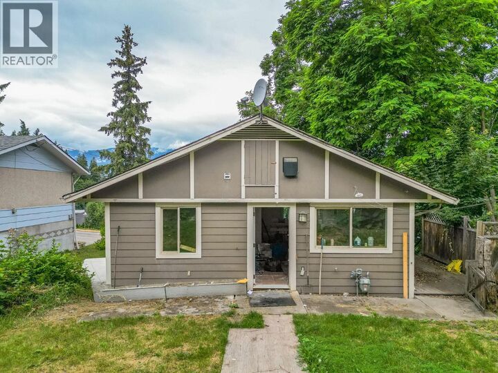 Property Photo: 630 5 Street Southeast BC V1E 4G2