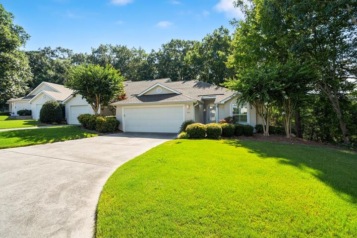 Property Photo: 300 Bowen Place GA 30720