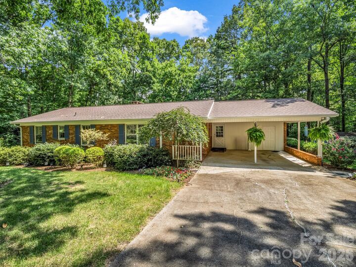 Property Photo: 104 Dill Circle SC 29356