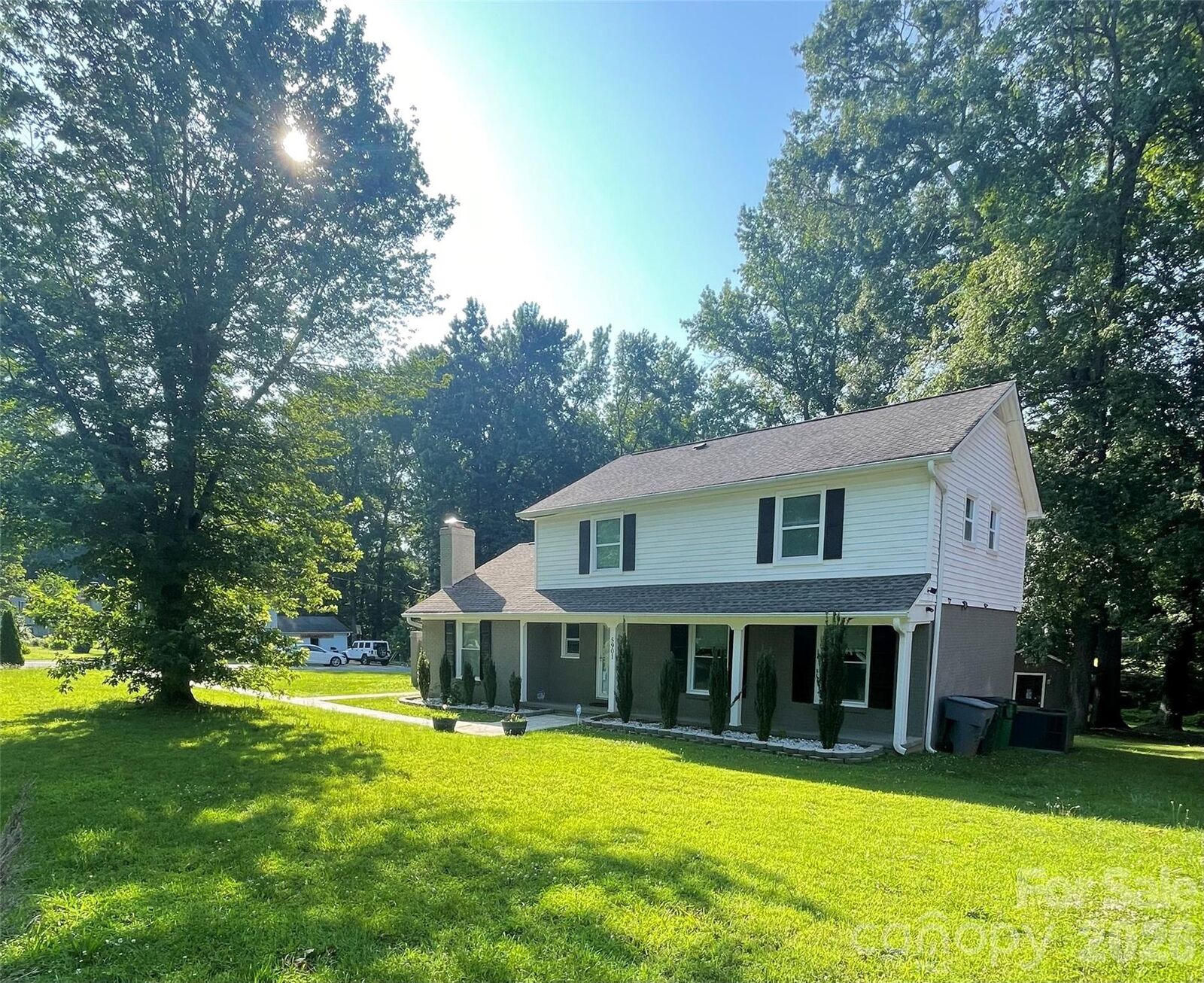 Property Photo: 5901 Idlebrook Drive NC 28212