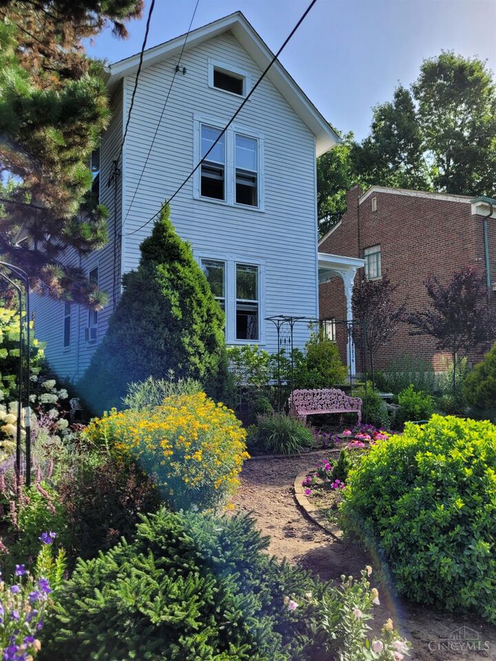 Property Photo: 3036 Junietta Avenue OH 45211
