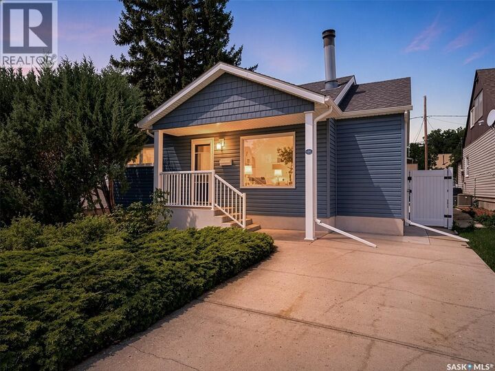 Property Photo: 892 7th Avenue NW SK S6H 4C2