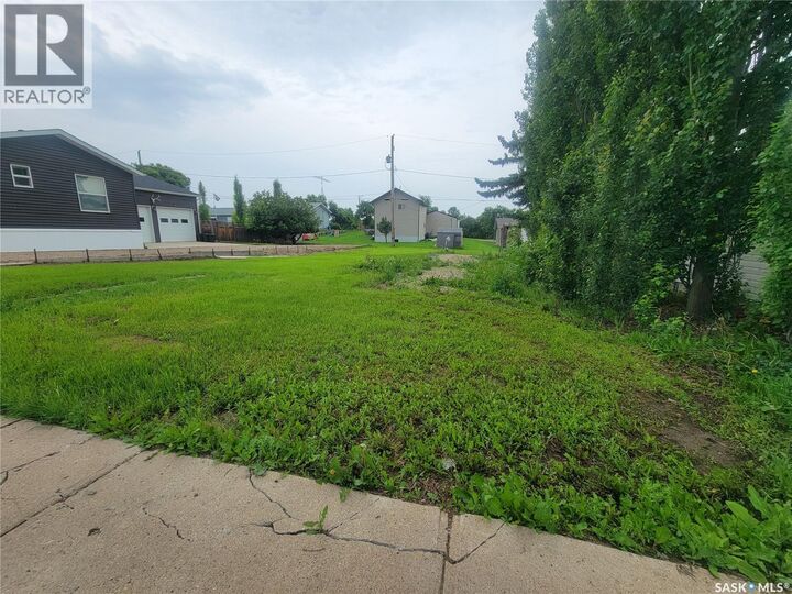 Property Photo:  22 4th Street  SK S0L 0S0 