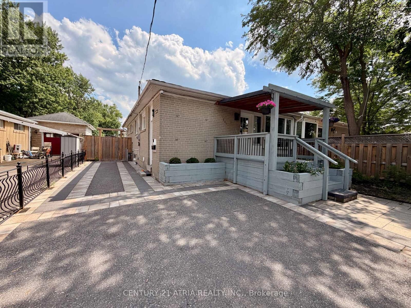 Property Photo: 301 Axminster Drive ON L4C 2W3