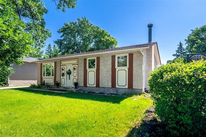 Property Photo: 15 Malone Street MB R3R 2L1