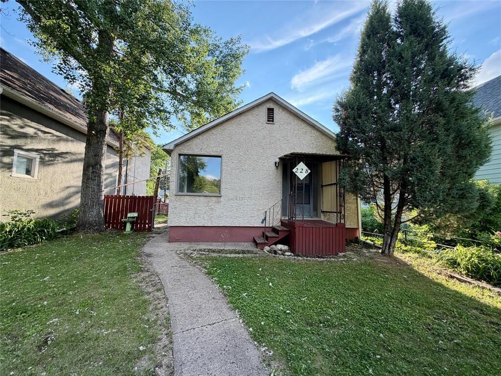 Photo de la propriété:  228 24th Street  MB R7B 1X4 