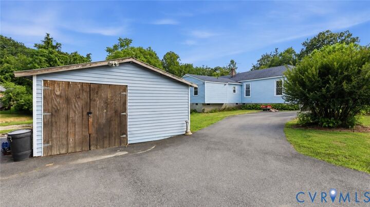 Property Photo: 111 N Ivy Avenue VA 23075