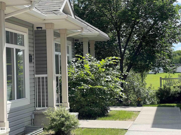 Property Photo:  6032 38 Avenue NW 18  AB T6L 0A4 