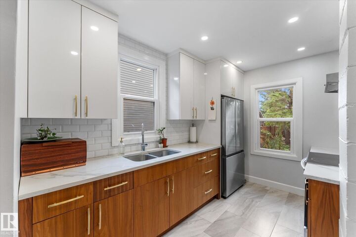 10947 116 Street NW — photo 1