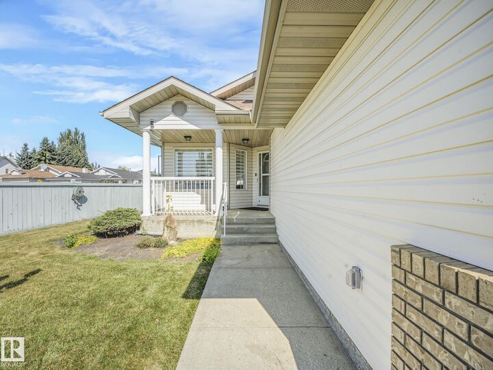 Property Photo:  10336 178 Avenue NW  AB T5X 5Y6 