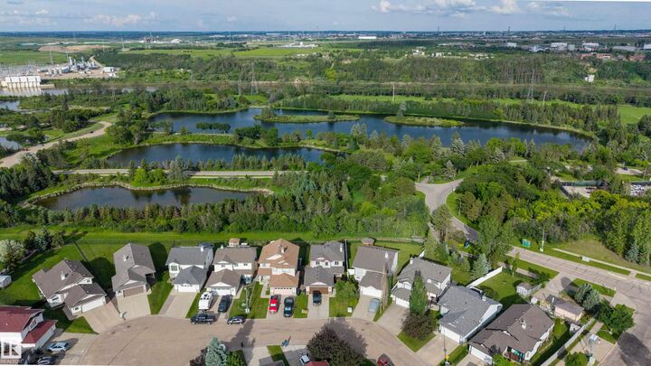 Property Photo:  611 Hooke Court NW  AB T5A 5H5 