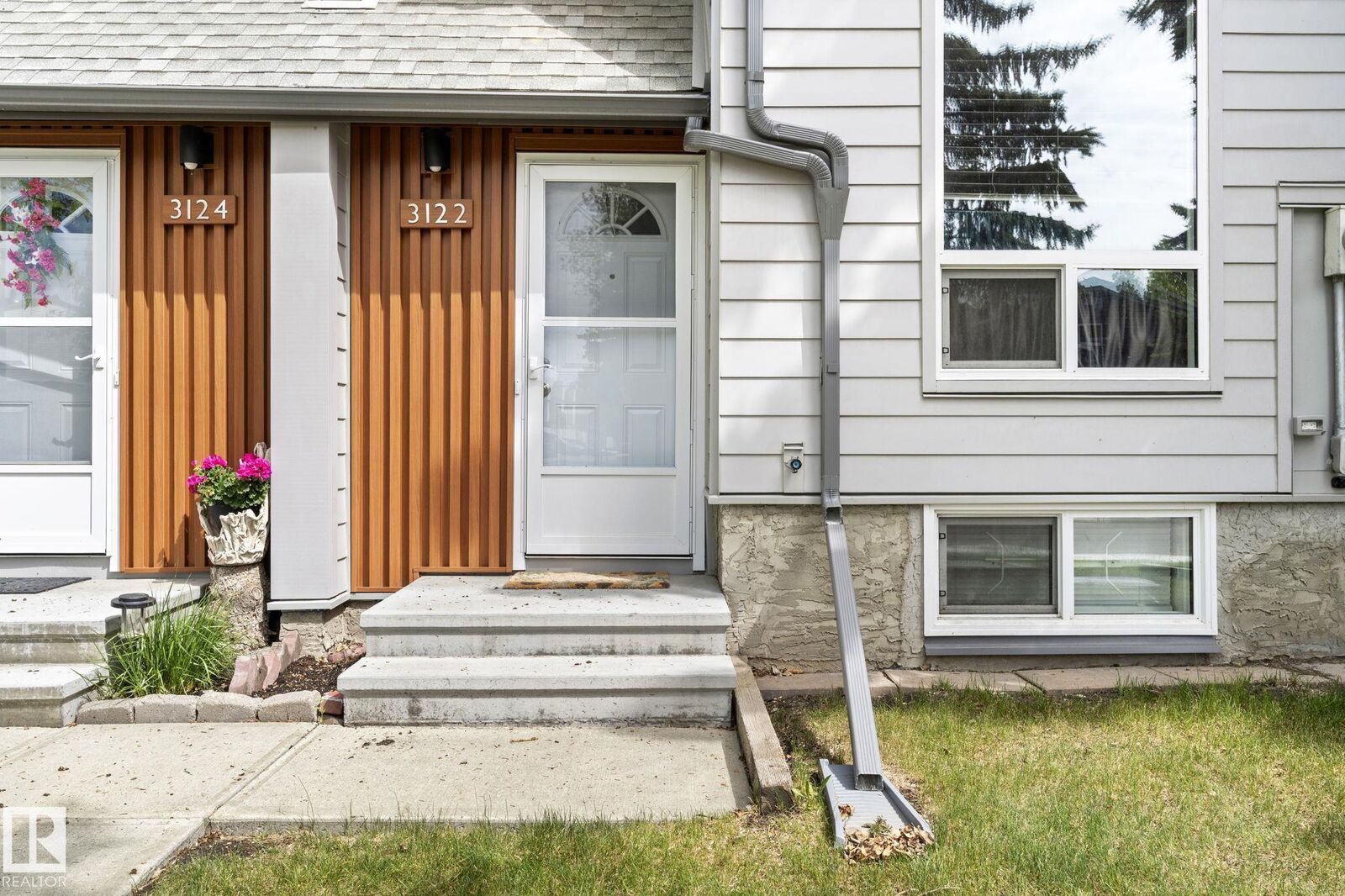 Property Photo: 3122 142 Avenue NW AB T5Y 1H2