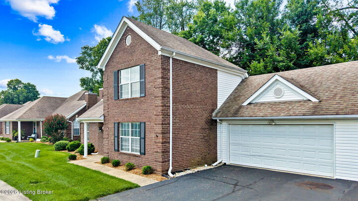 Property Photo:  1708 Eagle Nest Way  KY 40222 