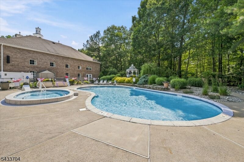 Property Photo:  2 Richmond Road 302  NJ 07480 