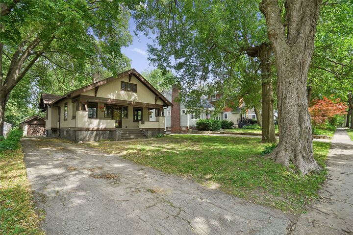 Property Photo:  1323 46th Street  IA 50311 
