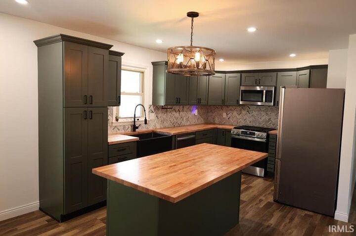 Property Photo: 204 W Olive Street IN 47601