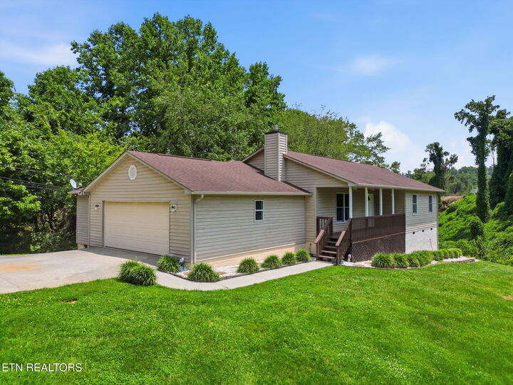 Property Photo: 201 Windsong Rd TN 37716