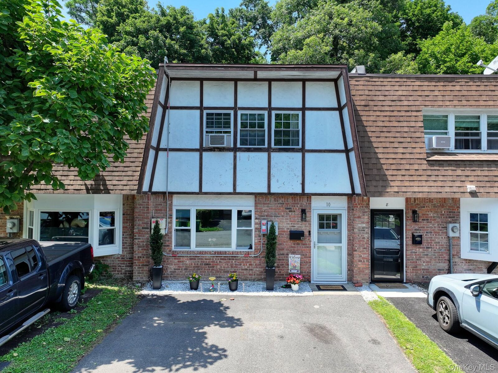 Property Photo:  10 Roundtree Court  NY 12508 