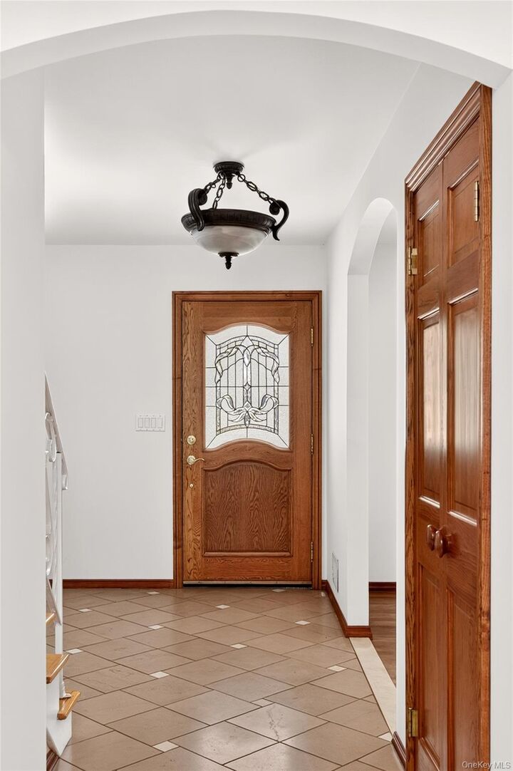 Property Photo:  7 Overlook Road  NY 10522 
