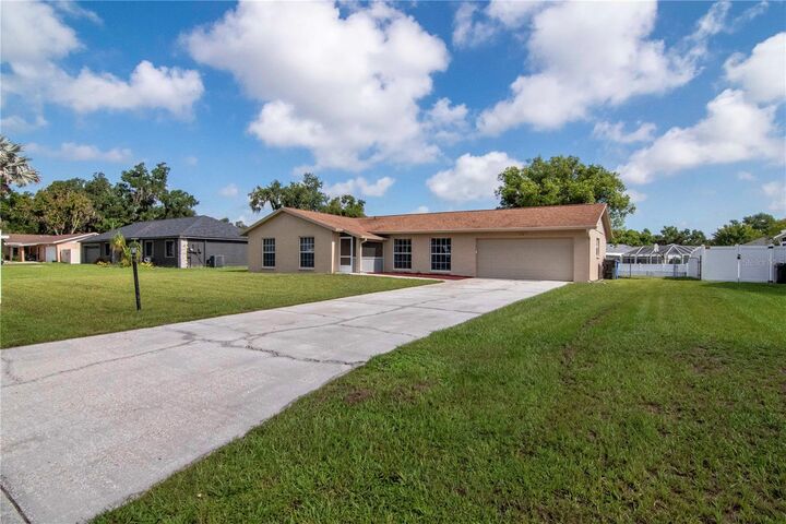 Property Photo:  1208 Lady Guinevere Drive  FL 33594 