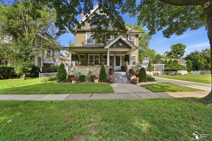 Property Photo:  307 N Macomb Street  MI 48162 