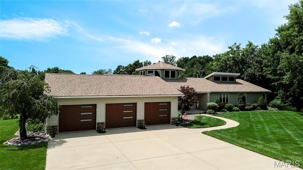 Property Photo: 5119 White Oak Drive IL 62285