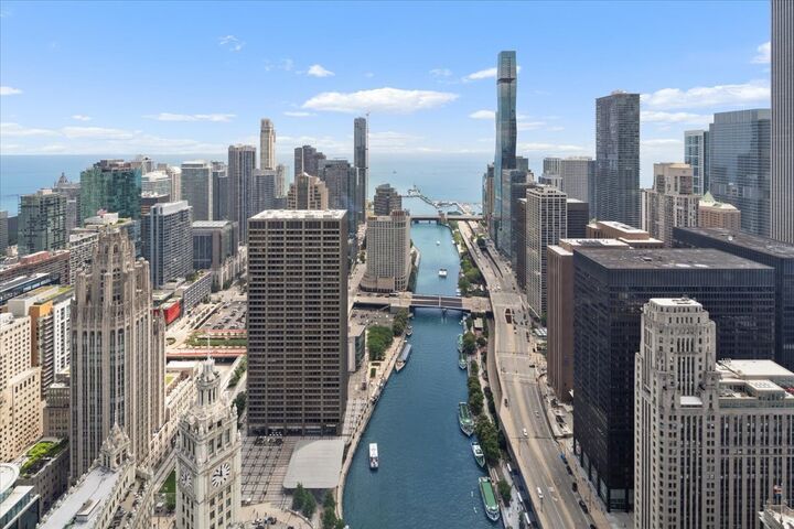 Property Photo: 401 N Wabash Avenue 48A IL 60611