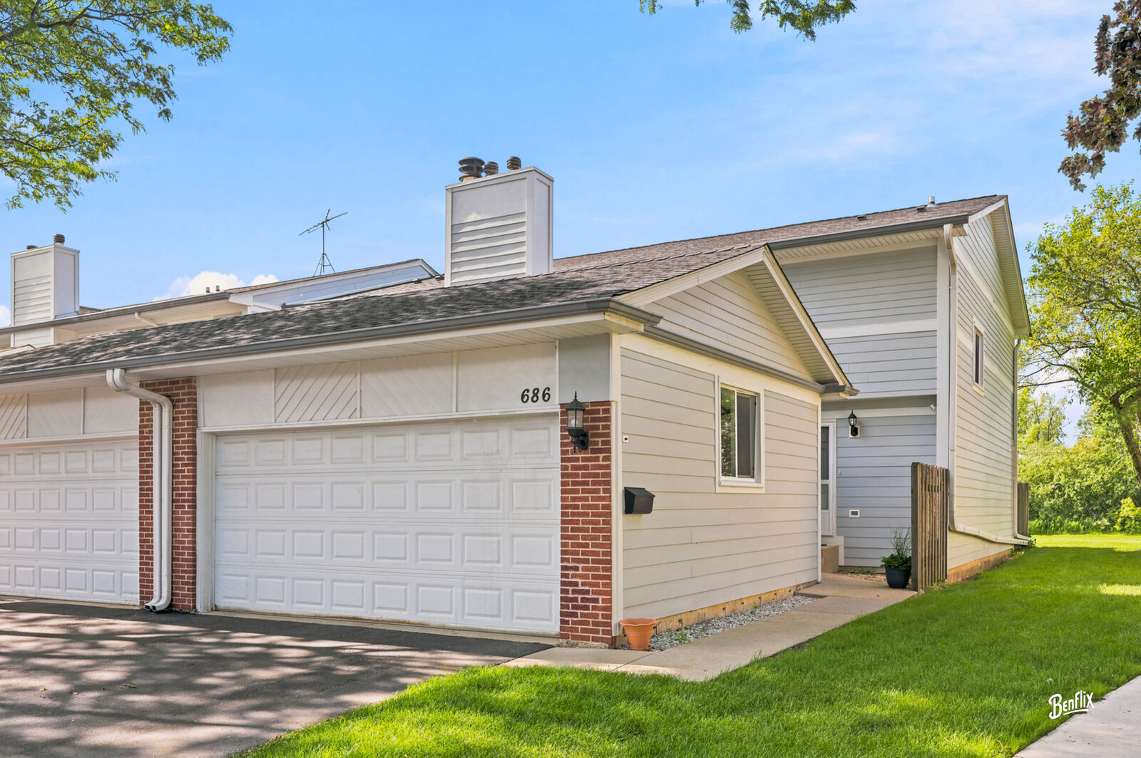 Property Photo:  686 Mallard Lane  IL 60015 