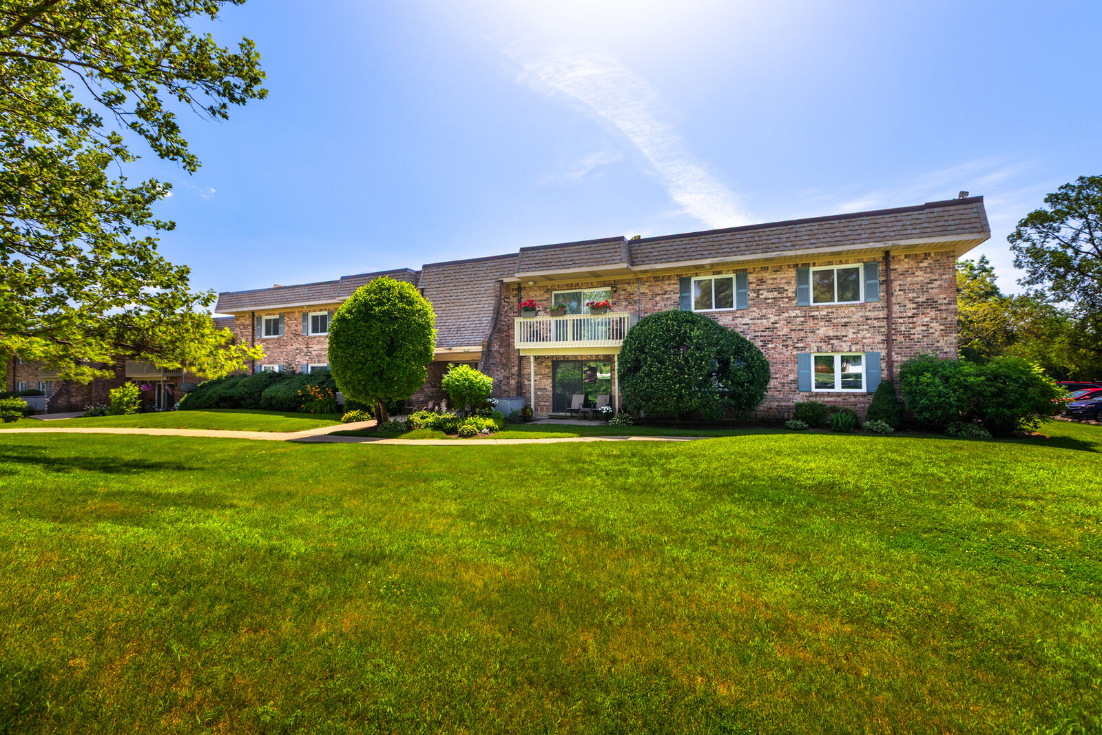 Property Photo: 6S080 Park Meadow Drive 9F IL 60540