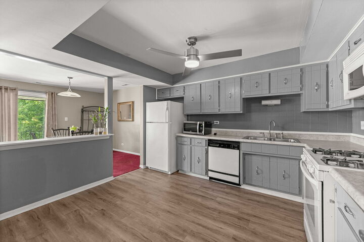 Property Photo:  9122 S Pulaski Road 2E  IL 60453 