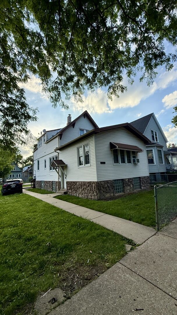 Property Photo: 6442 S Wolcott Avenue IL 60636