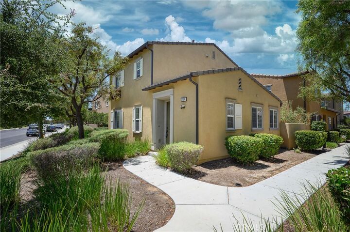 Property Photo:  37338 Paseo Tulipa  CA 92563 