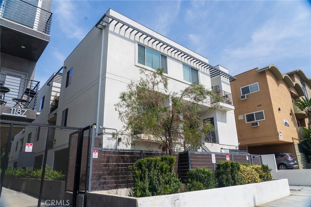Property Photo:  1183 Crenshaw 203  CA 90019 