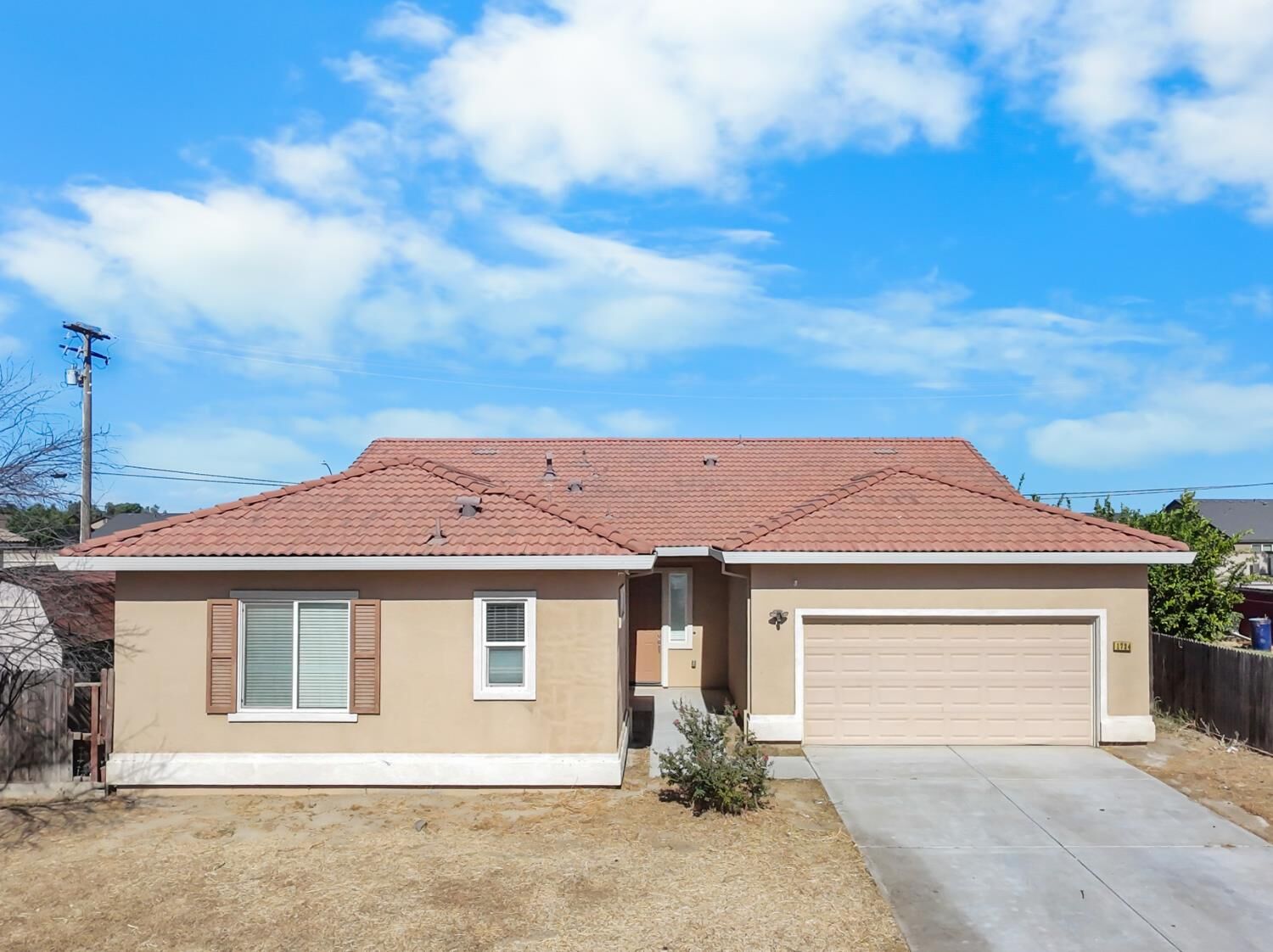 Property Photo: 1724 W Summer Blossom Way CA 93230
