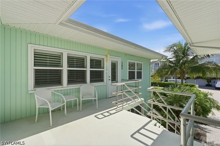 Property Photo: 285 8th Avenue S 285 FL 34102
