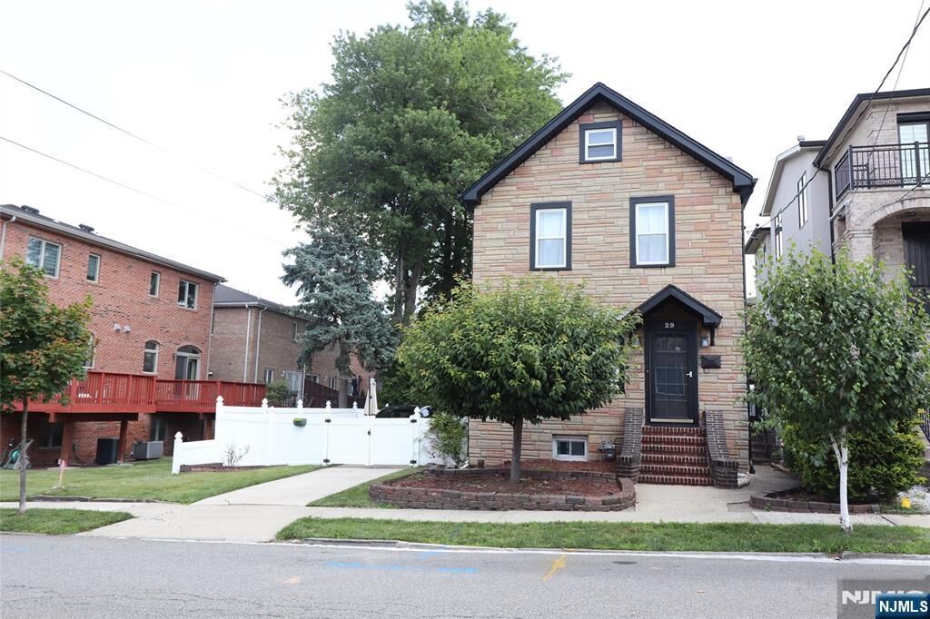 Property Photo:  29 Cleveland Place  NJ 07650 