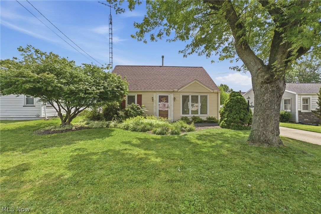 Property Photo: 1108 Hawthorne Avenue SW OH 44710