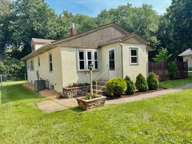 Property Photo:  605 Tanglewood Drive  MN 55126 