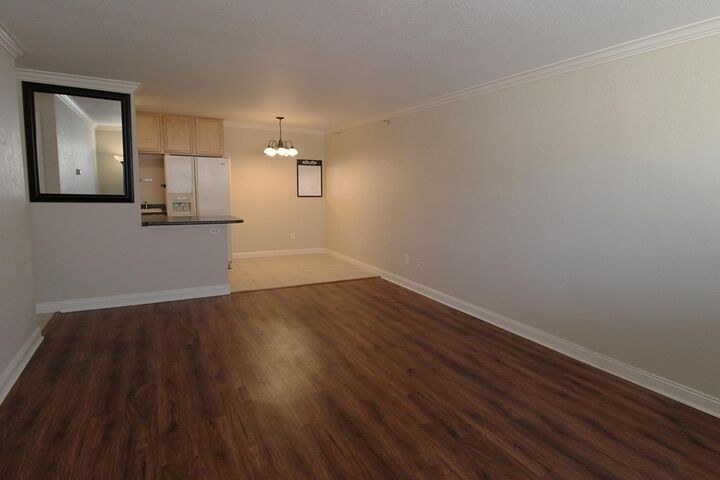 Property Photo: 3120 Hennepin Avenue 103 MN 55408