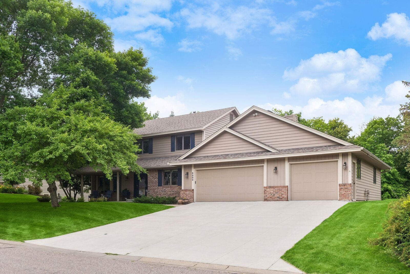Property Photo:  3205 Julian Drive  MN 55318 