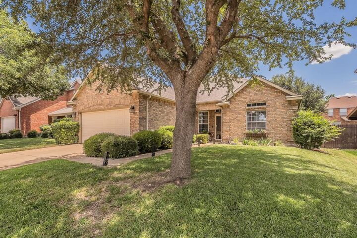Property Photo: 9032 Saratoga Road TX 76244
