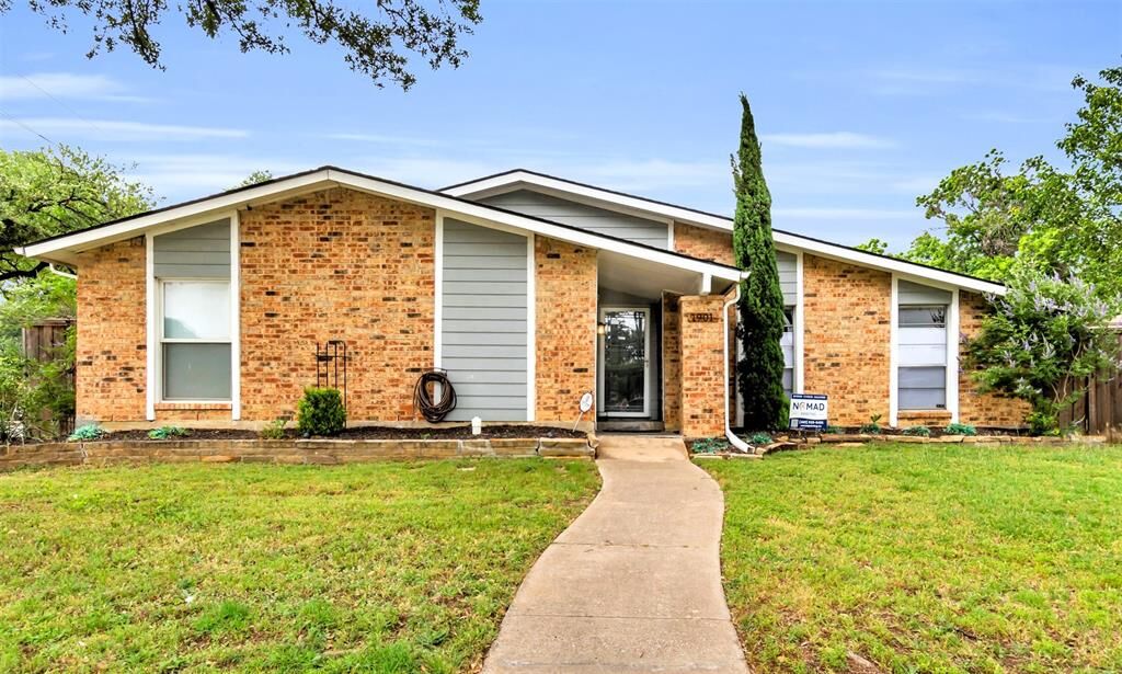 Property Photo: 1901 Paxton Drive TX 75007