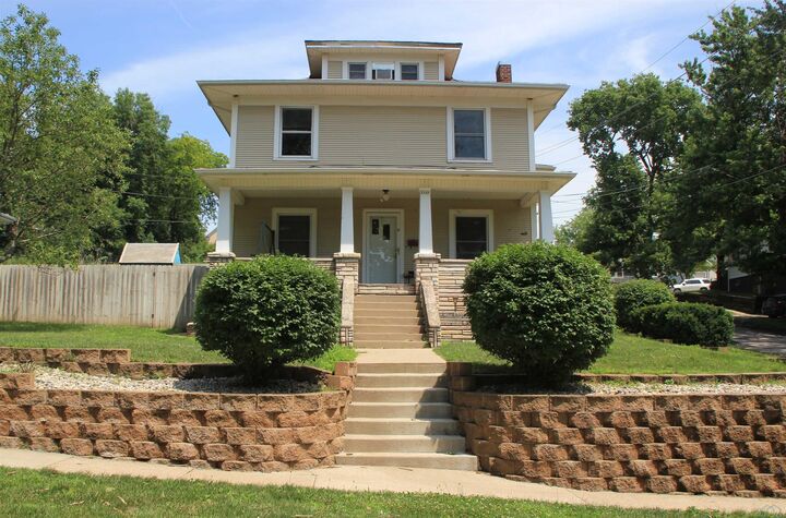 Property Photo: 2100 Heights IA 51104