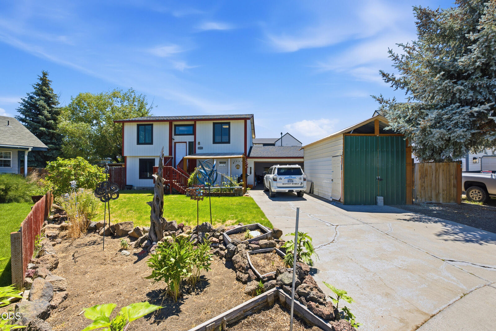 Property Photo:  2346 SW 20th Court  OR 97756 